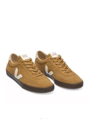 Veja Volley Tent Sneaker in Natural